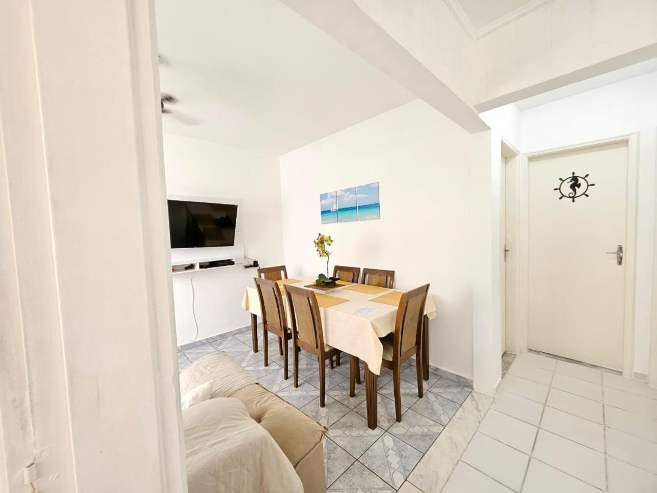 Familiar Enseada Apartment *